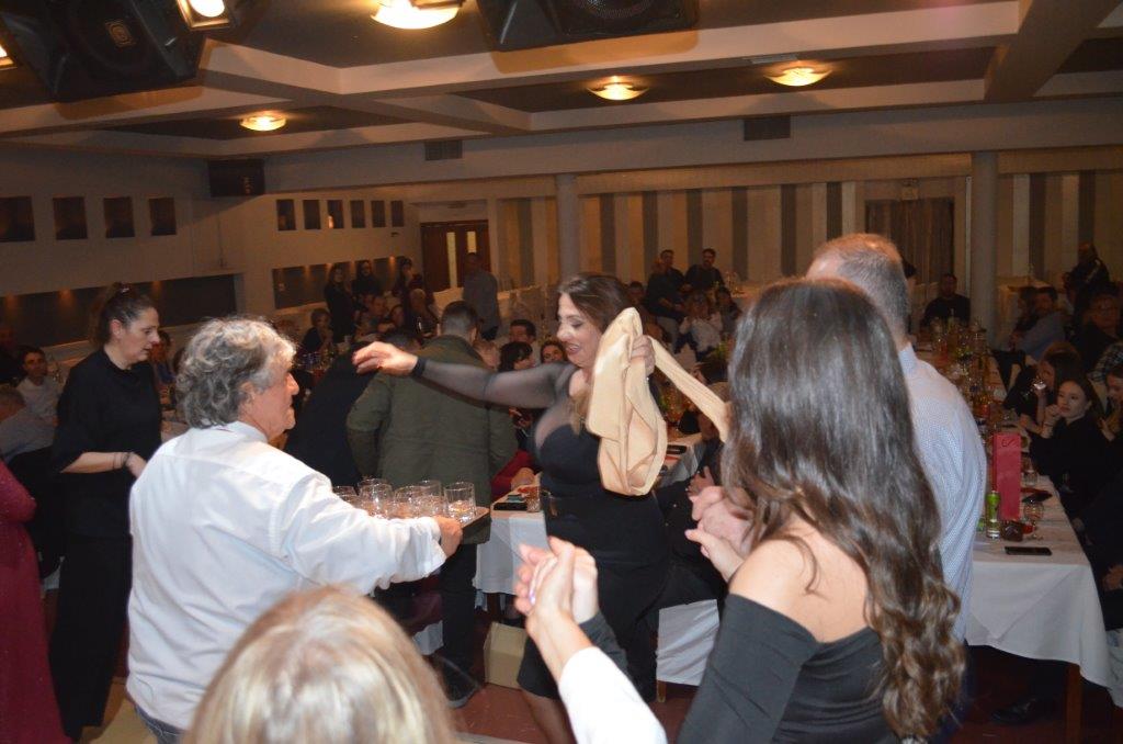 Μεγάλη επιτυχία σημείωσε η χοροεσπερίδα και η κοπή πίτας, που διοργάνωσε ο  σύλλογος Μπαμπίνης Χριστόδουλος Παμπλέκης  (φωτο-βιντεο) - Φωτογραφία 95