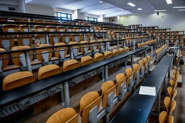 Η επιστημονική εκπαίδευση ως ασπίδα κατά του αυταρχισμού - Φωτογραφία 1