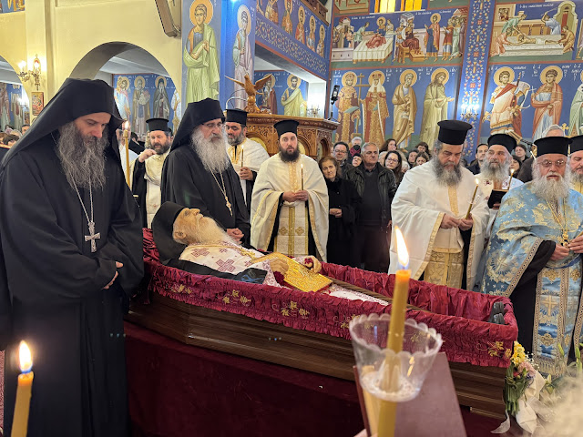 Τελέστηκε ἡ Ἐξόδιος Ἀκολουθία καὶ ἡ ταφὴ τοῦ μακαριστοῦ Γέροντος Κοσμᾶ, Καθηγουμένου τῆς Ἱερᾶς Μονῆς Στομίου Κονίτσης - Φωτογραφία 10