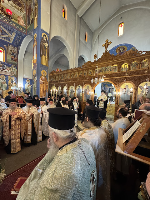 Τελέστηκε ἡ Ἐξόδιος Ἀκολουθία καὶ ἡ ταφὴ τοῦ μακαριστοῦ Γέροντος Κοσμᾶ, Καθηγουμένου τῆς Ἱερᾶς Μονῆς Στομίου Κονίτσης - Φωτογραφία 11