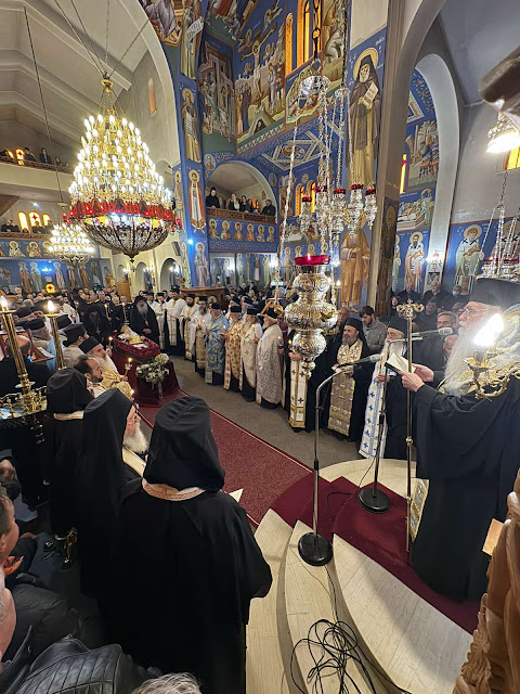 Τελέστηκε ἡ Ἐξόδιος Ἀκολουθία καὶ ἡ ταφὴ τοῦ μακαριστοῦ Γέροντος Κοσμᾶ, Καθηγουμένου τῆς Ἱερᾶς Μονῆς Στομίου Κονίτσης - Φωτογραφία 14