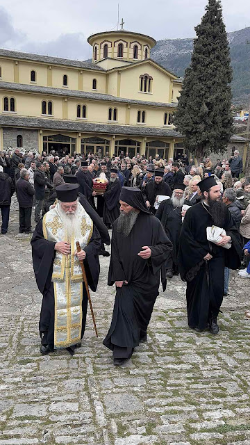 Τελέστηκε ἡ Ἐξόδιος Ἀκολουθία καὶ ἡ ταφὴ τοῦ μακαριστοῦ Γέροντος Κοσμᾶ, Καθηγουμένου τῆς Ἱερᾶς Μονῆς Στομίου Κονίτσης - Φωτογραφία 15
