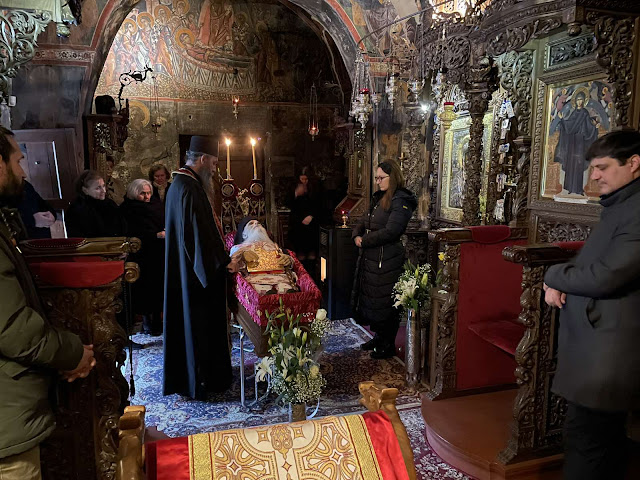 Τελέστηκε ἡ Ἐξόδιος Ἀκολουθία καὶ ἡ ταφὴ τοῦ μακαριστοῦ Γέροντος Κοσμᾶ, Καθηγουμένου τῆς Ἱερᾶς Μονῆς Στομίου Κονίτσης - Φωτογραφία 2