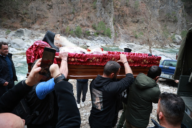 Τελέστηκε ἡ Ἐξόδιος Ἀκολουθία καὶ ἡ ταφὴ τοῦ μακαριστοῦ Γέροντος Κοσμᾶ, Καθηγουμένου τῆς Ἱερᾶς Μονῆς Στομίου Κονίτσης - Φωτογραφία 20