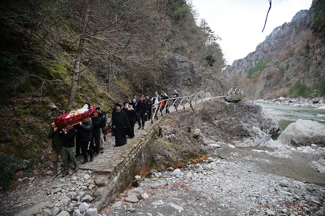 Τελέστηκε ἡ Ἐξόδιος Ἀκολουθία καὶ ἡ ταφὴ τοῦ μακαριστοῦ Γέροντος Κοσμᾶ, Καθηγουμένου τῆς Ἱερᾶς Μονῆς Στομίου Κονίτσης - Φωτογραφία 27