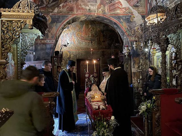 Τελέστηκε ἡ Ἐξόδιος Ἀκολουθία καὶ ἡ ταφὴ τοῦ μακαριστοῦ Γέροντος Κοσμᾶ, Καθηγουμένου τῆς Ἱερᾶς Μονῆς Στομίου Κονίτσης - Φωτογραφία 3