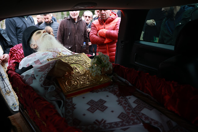 Τελέστηκε ἡ Ἐξόδιος Ἀκολουθία καὶ ἡ ταφὴ τοῦ μακαριστοῦ Γέροντος Κοσμᾶ, Καθηγουμένου τῆς Ἱερᾶς Μονῆς Στομίου Κονίτσης - Φωτογραφία 35