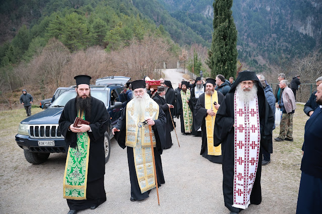 Τελέστηκε ἡ Ἐξόδιος Ἀκολουθία καὶ ἡ ταφὴ τοῦ μακαριστοῦ Γέροντος Κοσμᾶ, Καθηγουμένου τῆς Ἱερᾶς Μονῆς Στομίου Κονίτσης - Φωτογραφία 36