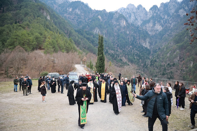 Τελέστηκε ἡ Ἐξόδιος Ἀκολουθία καὶ ἡ ταφὴ τοῦ μακαριστοῦ Γέροντος Κοσμᾶ, Καθηγουμένου τῆς Ἱερᾶς Μονῆς Στομίου Κονίτσης - Φωτογραφία 37