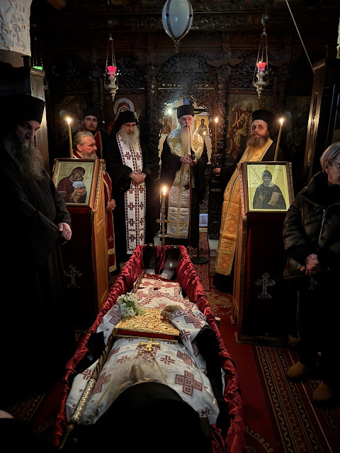 Τελέστηκε ἡ Ἐξόδιος Ἀκολουθία καὶ ἡ ταφὴ τοῦ μακαριστοῦ Γέροντος Κοσμᾶ, Καθηγουμένου τῆς Ἱερᾶς Μονῆς Στομίου Κονίτσης - Φωτογραφία 46
