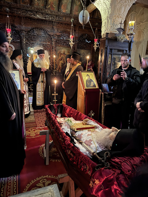 Τελέστηκε ἡ Ἐξόδιος Ἀκολουθία καὶ ἡ ταφὴ τοῦ μακαριστοῦ Γέροντος Κοσμᾶ, Καθηγουμένου τῆς Ἱερᾶς Μονῆς Στομίου Κονίτσης - Φωτογραφία 50