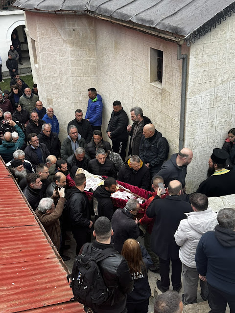 Τελέστηκε ἡ Ἐξόδιος Ἀκολουθία καὶ ἡ ταφὴ τοῦ μακαριστοῦ Γέροντος Κοσμᾶ, Καθηγουμένου τῆς Ἱερᾶς Μονῆς Στομίου Κονίτσης - Φωτογραφία 58