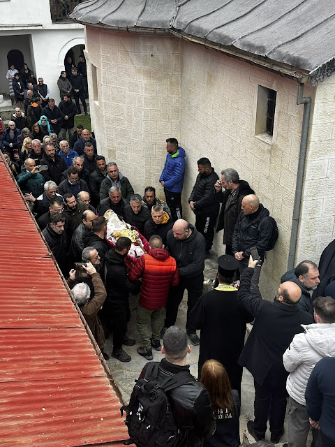 Τελέστηκε ἡ Ἐξόδιος Ἀκολουθία καὶ ἡ ταφὴ τοῦ μακαριστοῦ Γέροντος Κοσμᾶ, Καθηγουμένου τῆς Ἱερᾶς Μονῆς Στομίου Κονίτσης - Φωτογραφία 59