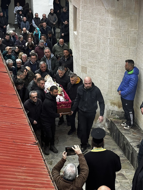 Τελέστηκε ἡ Ἐξόδιος Ἀκολουθία καὶ ἡ ταφὴ τοῦ μακαριστοῦ Γέροντος Κοσμᾶ, Καθηγουμένου τῆς Ἱερᾶς Μονῆς Στομίου Κονίτσης - Φωτογραφία 60