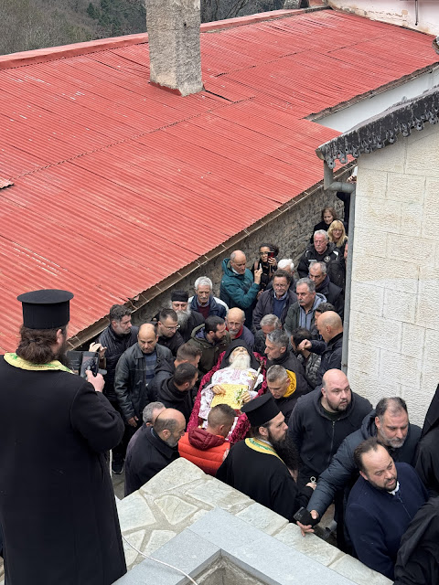 Τελέστηκε ἡ Ἐξόδιος Ἀκολουθία καὶ ἡ ταφὴ τοῦ μακαριστοῦ Γέροντος Κοσμᾶ, Καθηγουμένου τῆς Ἱερᾶς Μονῆς Στομίου Κονίτσης - Φωτογραφία 63