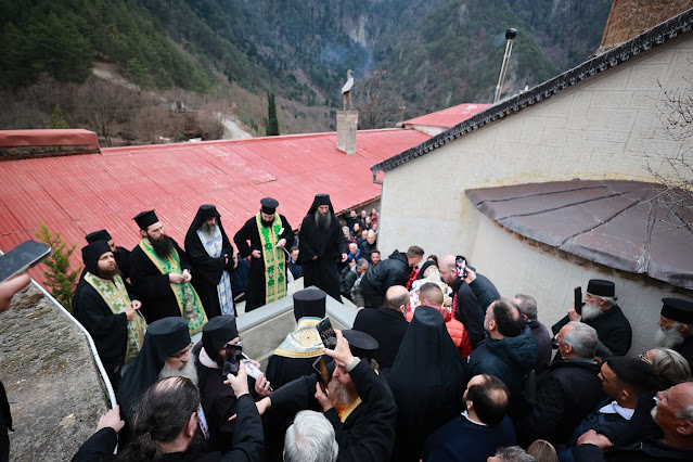 Τελέστηκε ἡ Ἐξόδιος Ἀκολουθία καὶ ἡ ταφὴ τοῦ μακαριστοῦ Γέροντος Κοσμᾶ, Καθηγουμένου τῆς Ἱερᾶς Μονῆς Στομίου Κονίτσης - Φωτογραφία 64