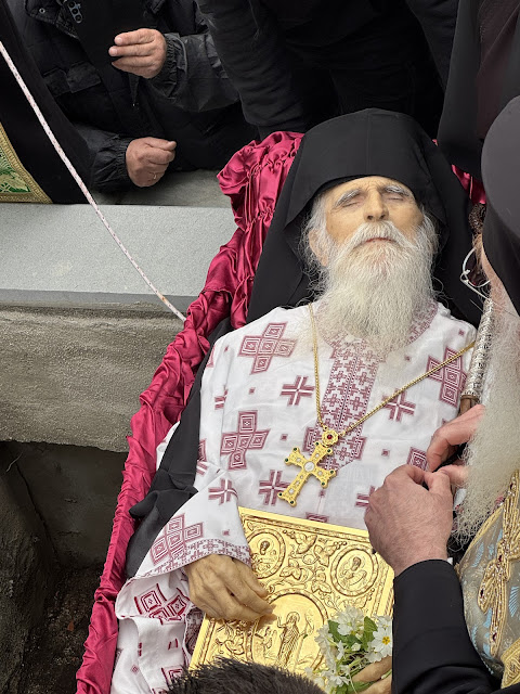 Τελέστηκε ἡ Ἐξόδιος Ἀκολουθία καὶ ἡ ταφὴ τοῦ μακαριστοῦ Γέροντος Κοσμᾶ, Καθηγουμένου τῆς Ἱερᾶς Μονῆς Στομίου Κονίτσης - Φωτογραφία 72