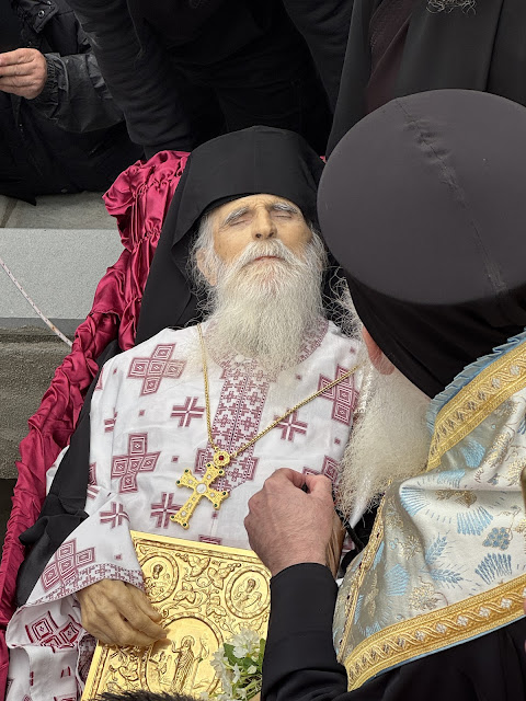 Τελέστηκε ἡ Ἐξόδιος Ἀκολουθία καὶ ἡ ταφὴ τοῦ μακαριστοῦ Γέροντος Κοσμᾶ, Καθηγουμένου τῆς Ἱερᾶς Μονῆς Στομίου Κονίτσης - Φωτογραφία 74