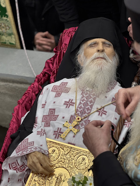 Τελέστηκε ἡ Ἐξόδιος Ἀκολουθία καὶ ἡ ταφὴ τοῦ μακαριστοῦ Γέροντος Κοσμᾶ, Καθηγουμένου τῆς Ἱερᾶς Μονῆς Στομίου Κονίτσης - Φωτογραφία 78