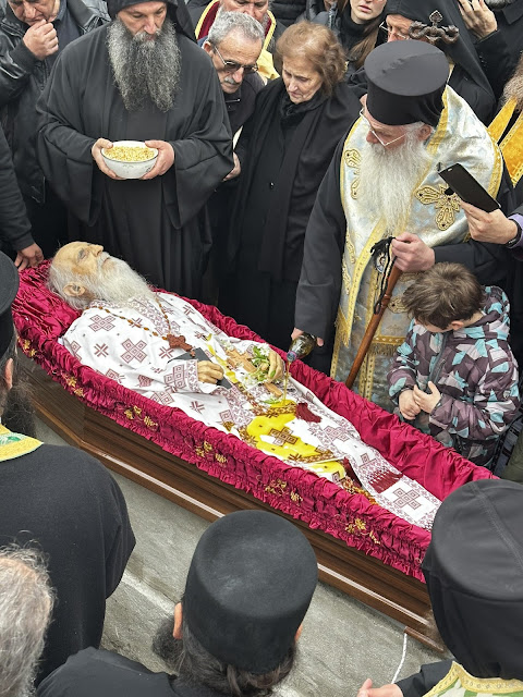 Τελέστηκε ἡ Ἐξόδιος Ἀκολουθία καὶ ἡ ταφὴ τοῦ μακαριστοῦ Γέροντος Κοσμᾶ, Καθηγουμένου τῆς Ἱερᾶς Μονῆς Στομίου Κονίτσης - Φωτογραφία 83