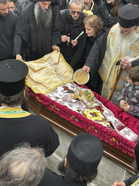 Τελέστηκε ἡ Ἐξόδιος Ἀκολουθία καὶ ἡ ταφὴ τοῦ μακαριστοῦ Γέροντος Κοσμᾶ, Καθηγουμένου τῆς Ἱερᾶς Μονῆς Στομίου Κονίτσης - Φωτογραφία 88