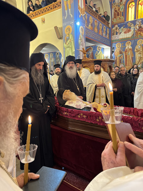 Τελέστηκε ἡ Ἐξόδιος Ἀκολουθία καὶ ἡ ταφὴ τοῦ μακαριστοῦ Γέροντος Κοσμᾶ, Καθηγουμένου τῆς Ἱερᾶς Μονῆς Στομίου Κονίτσης - Φωτογραφία 9