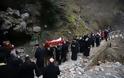 Τελέστηκε ἡ Ἐξόδιος Ἀκολουθία καὶ ἡ ταφὴ τοῦ μακαριστοῦ Γέροντος Κοσμᾶ, Καθηγουμένου τῆς Ἱερᾶς Μονῆς Στομίου Κονίτσης - Φωτογραφία 28