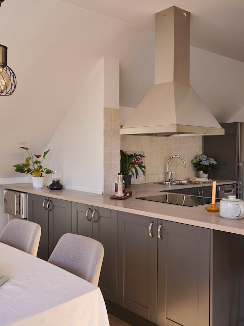 Κομψή και ζεστή διακόσμηση σε σοφίτα 63τμ - Φωτογραφία 7