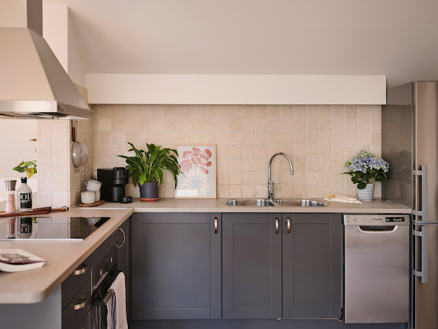 Κομψή και ζεστή διακόσμηση σε σοφίτα 63τμ - Φωτογραφία 8