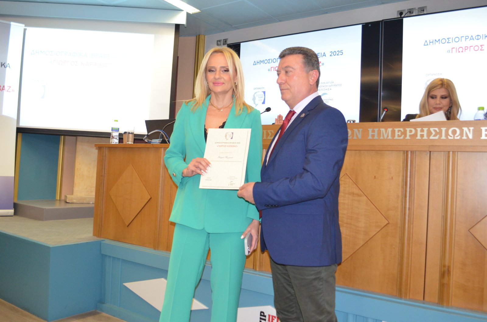 Ετήσια Δημοσιογραφικά Βραβεία “Γιώργος Καραϊβάζ” 2025. Σε κλίμα συγκίνησης οι πρώτες βραβεύσεις δημοσιογράφων από το SILVER ALERT - Φωτογραφία 9