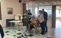 Χάρισαν  χαμόγελα σε όλα τα παιδιά του δημοτικού σχολείου Παλιαμπελων Ακτιου Βονιτσας - Φωτογραφία 5