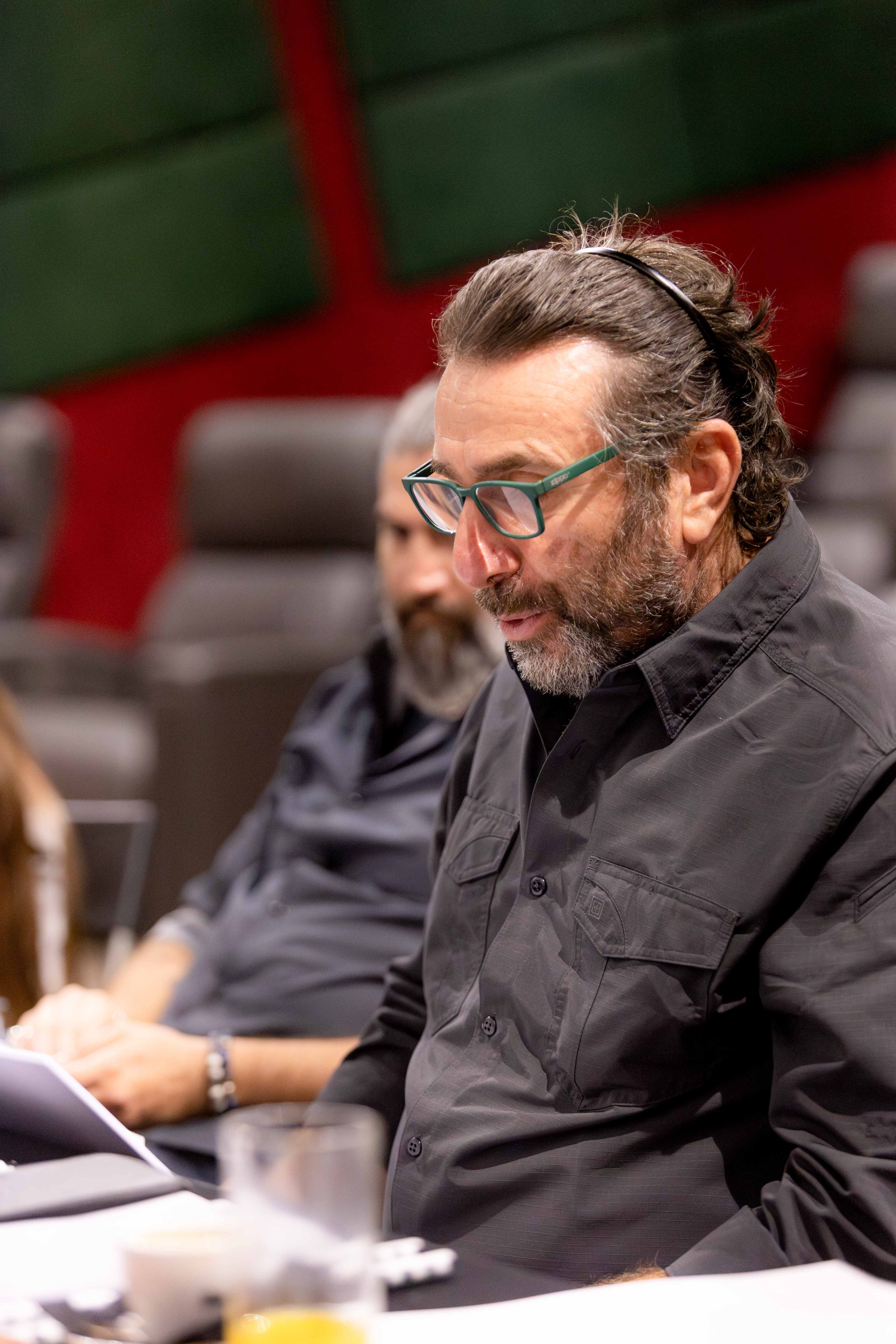 «Γιατί ρε πατέρα;»: Μία κηδεία, τρία αδέρφια και τρία εκατομμύρια ευρώ. Τι μπορεί να πάει στραβά;  - Η πρώτη ανάγνωση της νέας ανατρεπτικής κωμωδίας του ΑΝΤ1 - Φωτογραφία 2