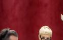 «Γιατί ρε πατέρα;»: Μία κηδεία, τρία αδέρφια και τρία εκατομμύρια ευρώ. Τι μπορεί να πάει στραβά;  - Η πρώτη ανάγνωση της νέας ανατρεπτικής κωμωδίας του ΑΝΤ1 - Φωτογραφία 4