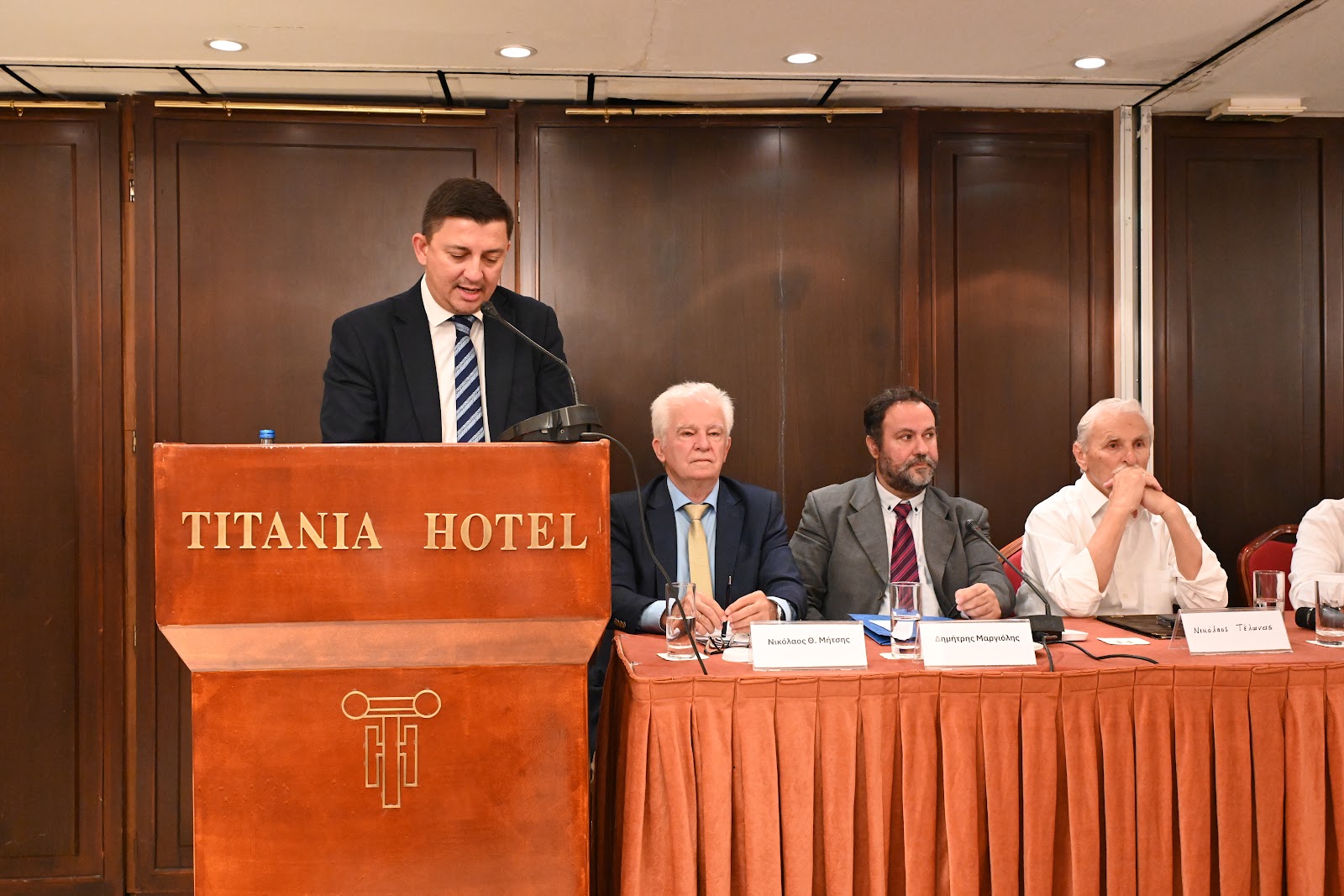 Παρουσίαση του βιβλίου του Νικολάου Θεοδ. Μήτση με τίτλο: «ΑΣΤΑΚΟΣ ΞΗΡΟΜΕΡΟΥ Θυσίες και Αγώνες στα 1821»...  ΑΘΗΝΑ 30 Ιουνίου 2025, ξενοδοχείο ΤΙΤΑΝΙΑ  ΦΩΤΟΡΕΠΟΡΤΑΖ Γιώργος Κουβέλης - Φωτογραφία 31