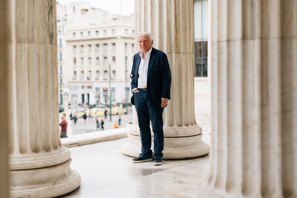 Δημήτρης Νανόπουλος: «Ζούμε το τέλος του ανθρώπου και τη γέννηση ενός νέου τύπου ύπαρξης» - Φωτογραφία 3