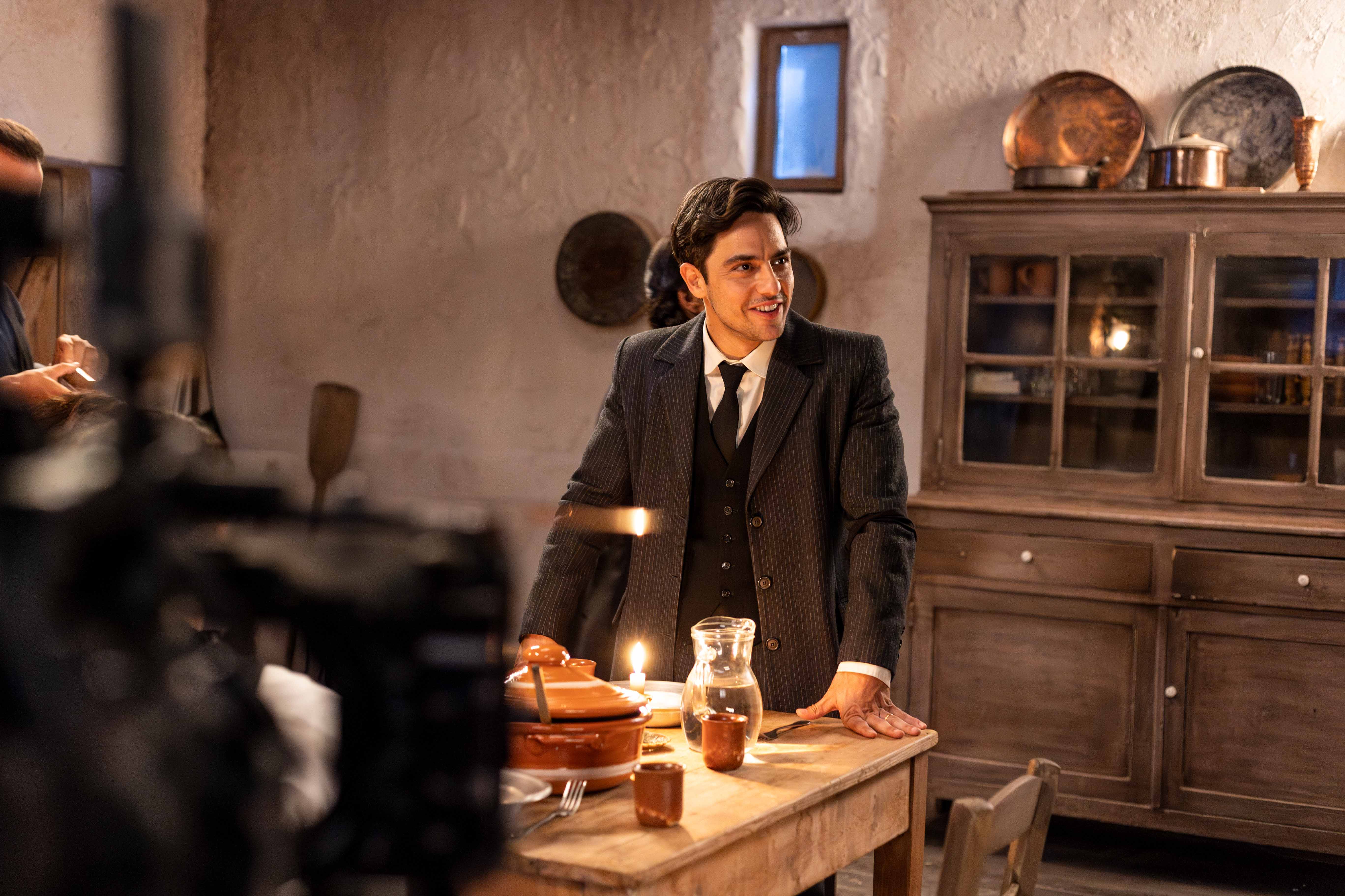 GRAND HOTEL : Δείτε φωτογραφίες απο τα γυρίσματα του β' κύκλου - Φωτογραφία 5