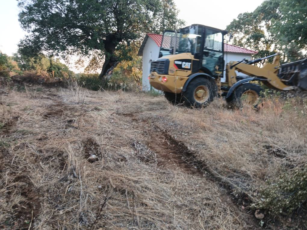 Γιωργος Μπαρμπαρουσης :   γιορτάζει  το εκκλησάκι της Παναγίας (Παναγούλα),στον Μαχαιρα - Φωτογραφία 10