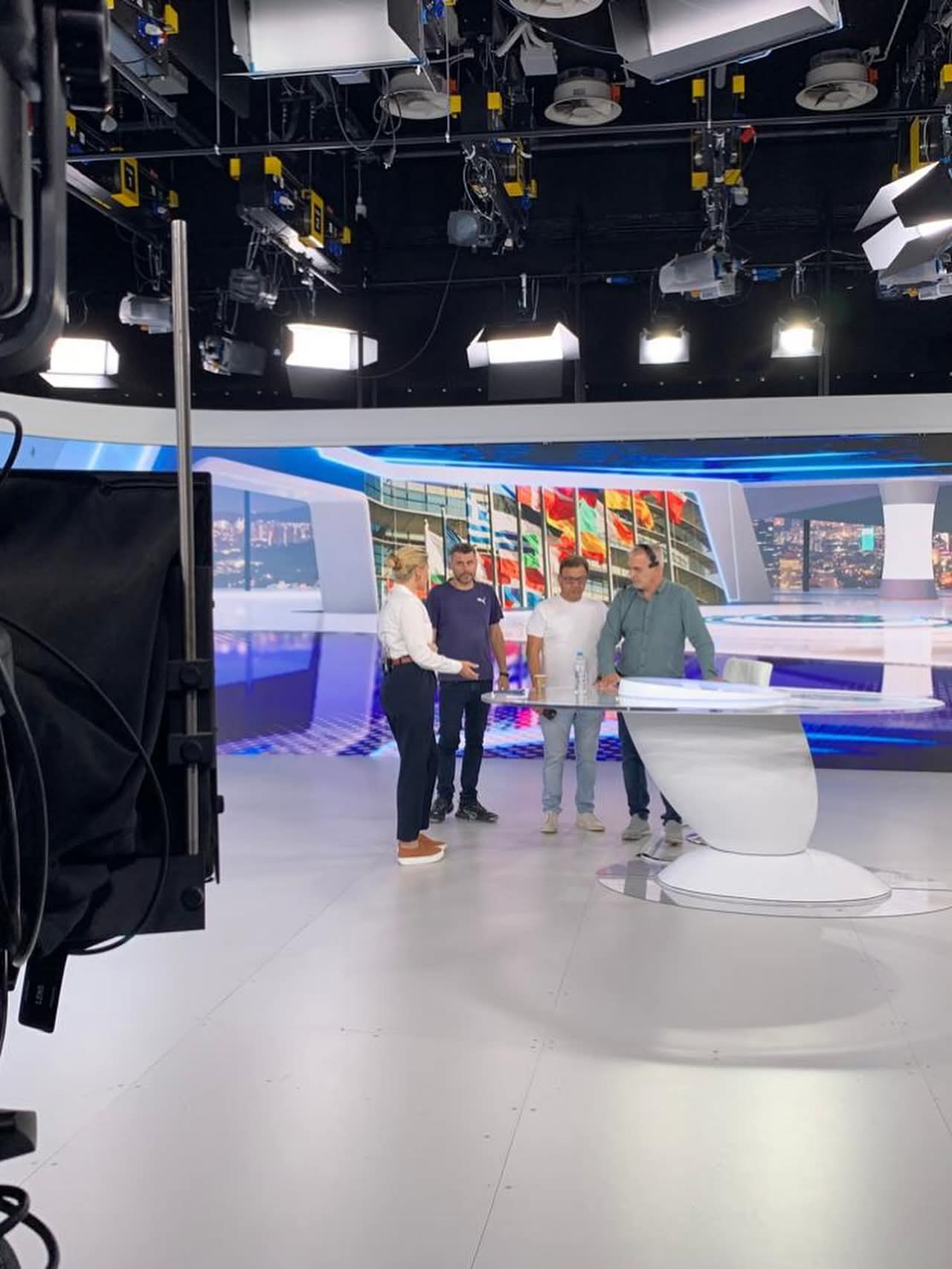 Δείτε πως είναι στην πραγματικότητα το νέο υπερσύγχρονο studio του του Σκαϊ - Τι είπε η Σία Κοσιώνη; - Φωτογραφία 6