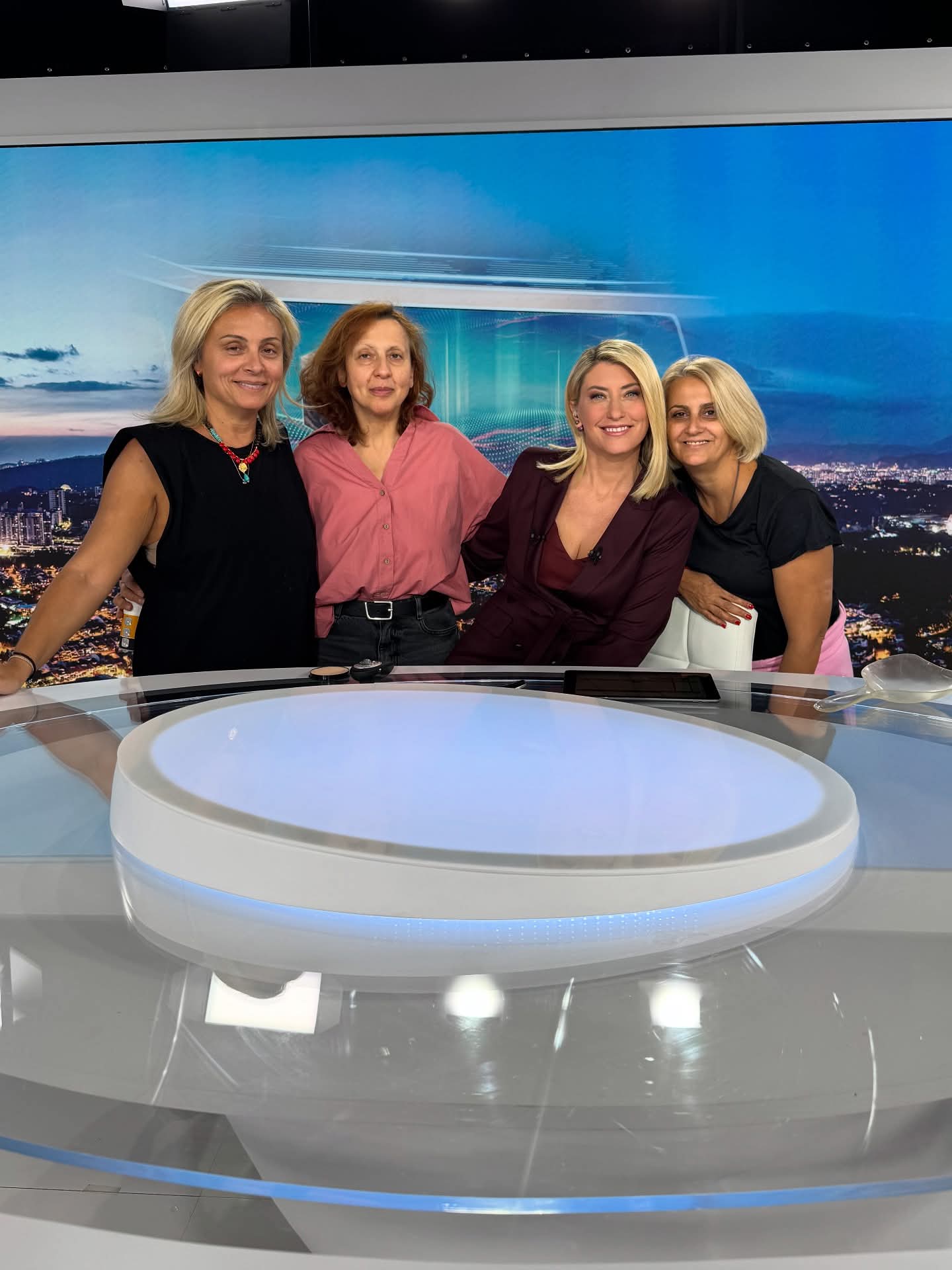 Δείτε πως είναι στην πραγματικότητα το νέο υπερσύγχρονο studio του του Σκαϊ - Τι είπε η Σία Κοσιώνη; - Φωτογραφία 8