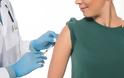 Η επάρκεια των εμβολίων στην Ελλάδα ενόψει του χειμώνα: Γρίπη, COVID-19, RSV στο επίκεντρο γιατρών, φαρμακοποιών και ΕΟΔΥ