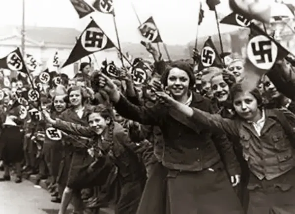 Οι δασκάλες των Ναζί. Κατέδιδαν μαθητές του δημοτικού για αναπηρία και υπολόγιζαν με τους μαθητές πόσο κοστίζει στο σύστημα ένας ανάπηρος! - Φωτογραφία 1