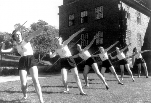 Οι δασκάλες των Ναζί. Κατέδιδαν μαθητές του δημοτικού για αναπηρία και υπολόγιζαν με τους μαθητές πόσο κοστίζει στο σύστημα ένας ανάπηρος! - Φωτογραφία 2