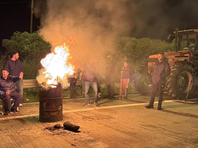 Το πρώτο βράδυ των αγροτών στα μπλόκα – Τι αποφάσισαν (φωτο-video) - Φωτογραφία 1