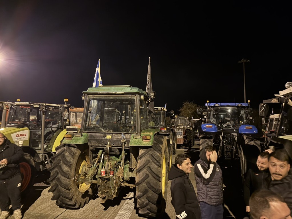 Το πρώτο βράδυ των αγροτών στα μπλόκα – Τι αποφάσισαν (φωτο-video) - Φωτογραφία 13