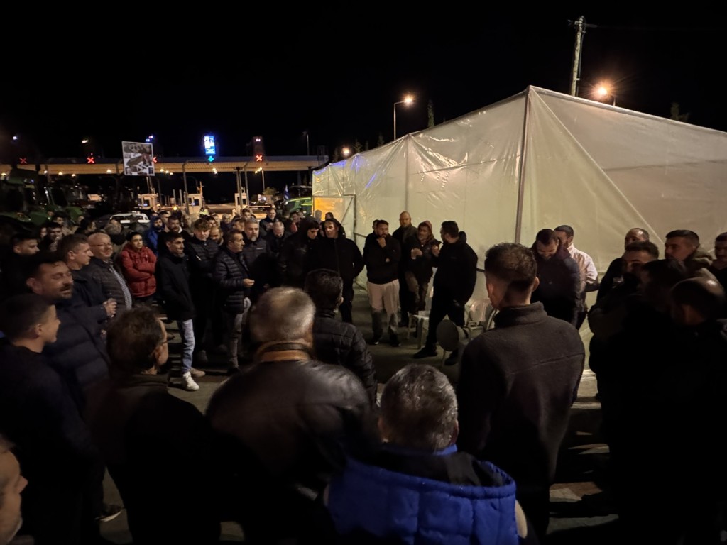 Το πρώτο βράδυ των αγροτών στα μπλόκα – Τι αποφάσισαν (φωτο-video) - Φωτογραφία 2