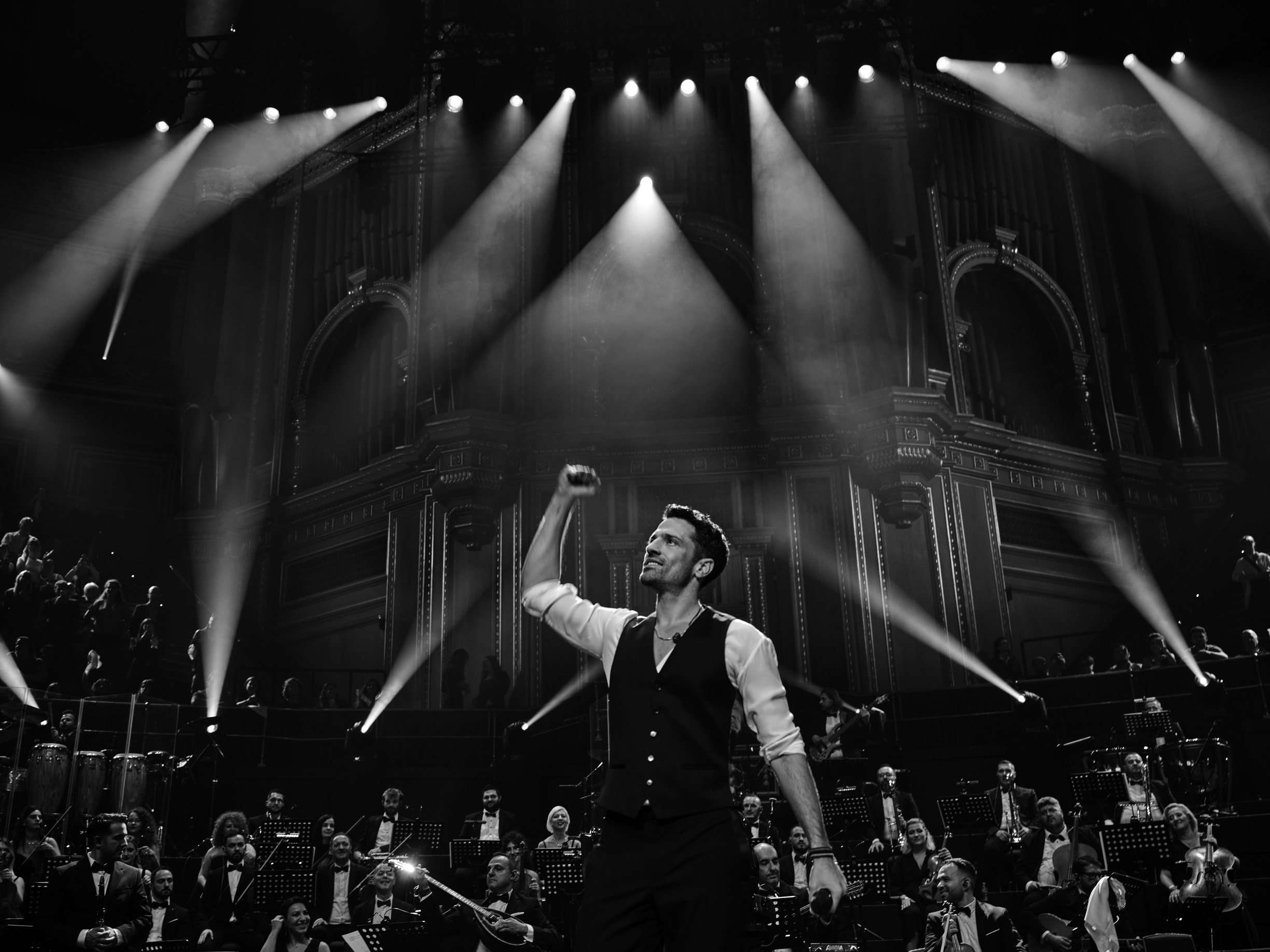 Με αυτόν τον τραγουδιστή θα κάνει Παραμονή Χριστουγέννων ο Alpha - Φωτογραφία 2