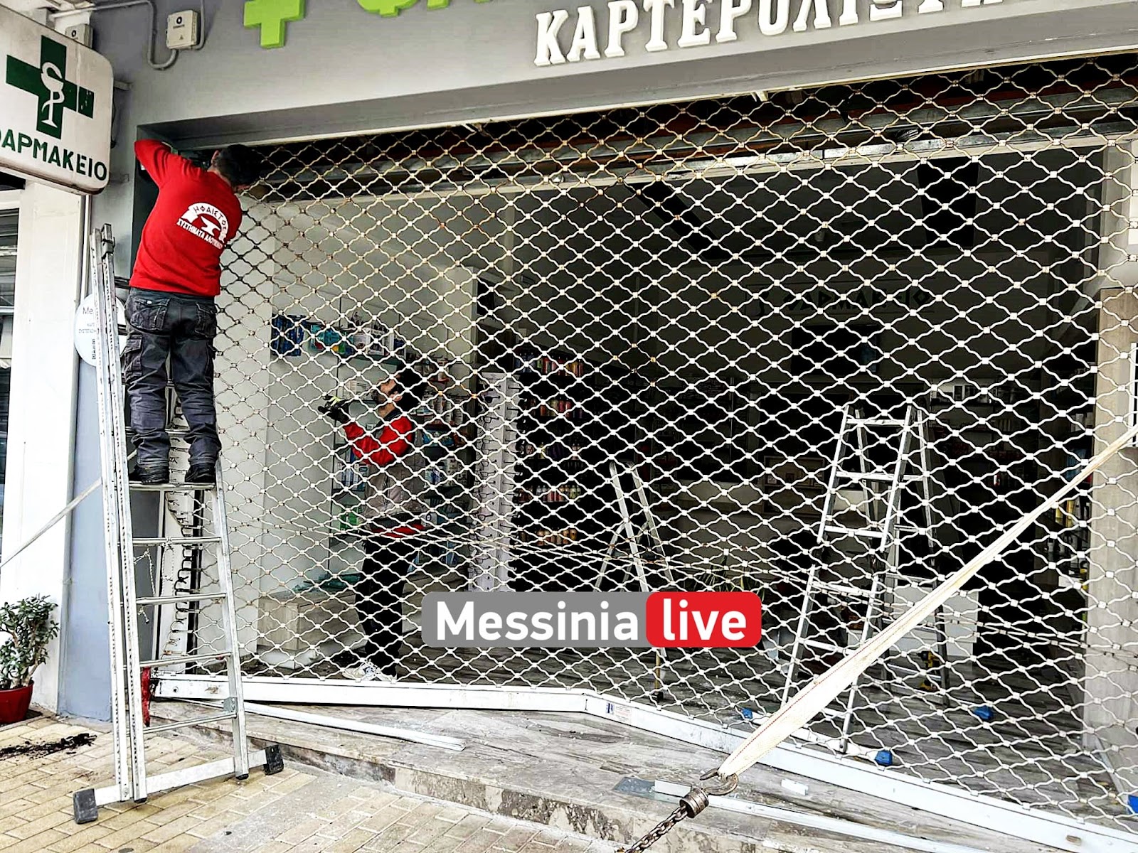 Μπούκαραν με αγροτικό και έκλεψαν Φαρμακείο τα ξημερώματα στη Μεσσήνη-Αναζητούνται οι δράστες (pics) - Φωτογραφία 5