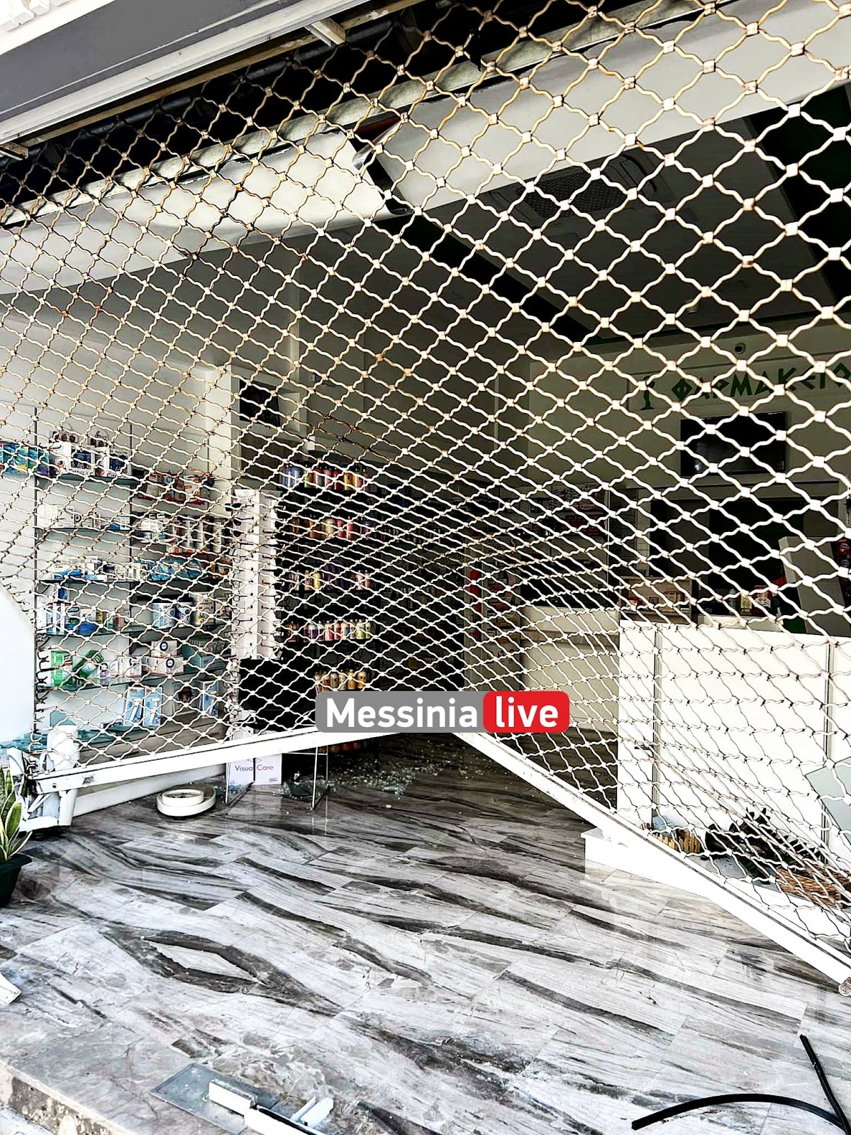 Μπούκαραν με αγροτικό και έκλεψαν Φαρμακείο τα ξημερώματα στη Μεσσήνη-Αναζητούνται οι δράστες (pics) - Φωτογραφία 7