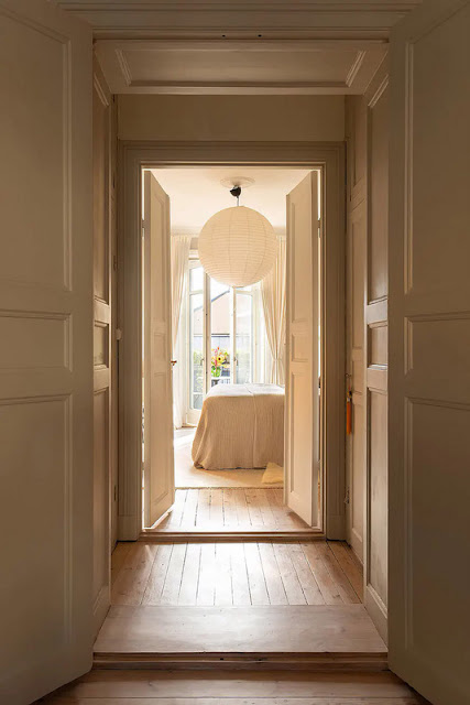 Καλαίσθητη και ζεστή διαμόρφωση σε διαμέρισμα κλασικής αρχιτεκτονικής - Φωτογραφία 11