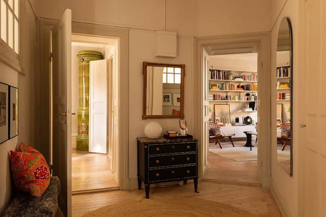 Καλαίσθητη και ζεστή διαμόρφωση σε διαμέρισμα κλασικής αρχιτεκτονικής - Φωτογραφία 19